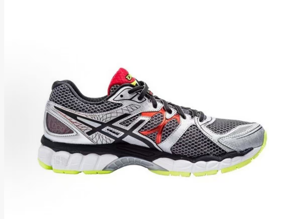 Gel-Nimbus 16 Silver Red Lime - Outsole Bottom View